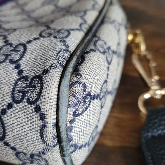 Gucci 80s Monogram GG Camera Bag w/Web Detail - vintage - Picture 11 of 14
